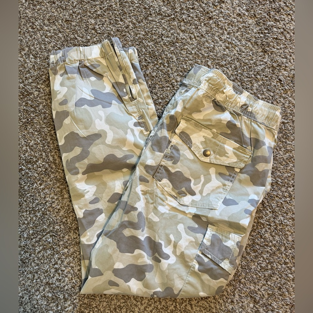 Cropped camo pants